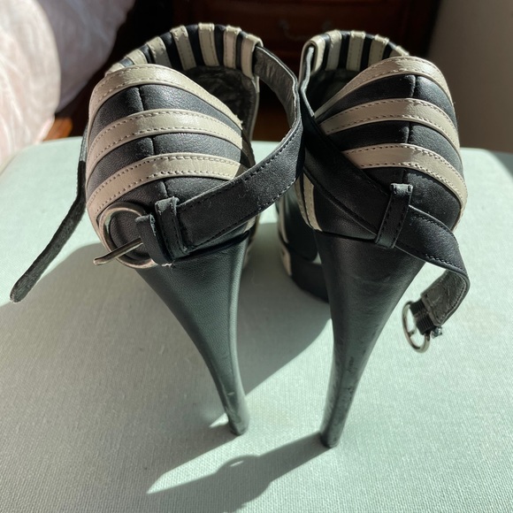 Grev Citv Heels - Picture 2 of 4